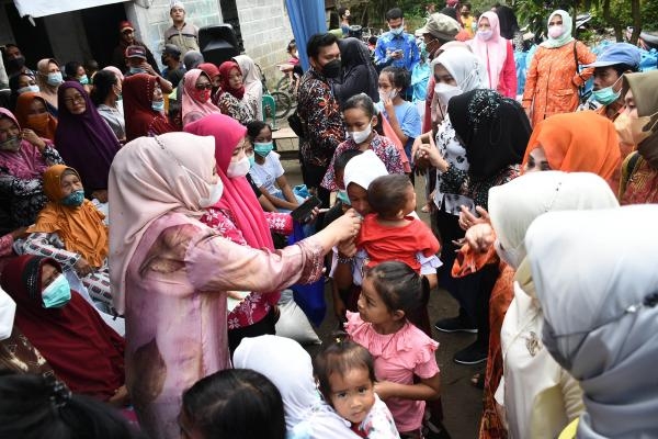 Peringati Hari Ibu, Ketua TP PKK Sumut Salurkan Bantuan